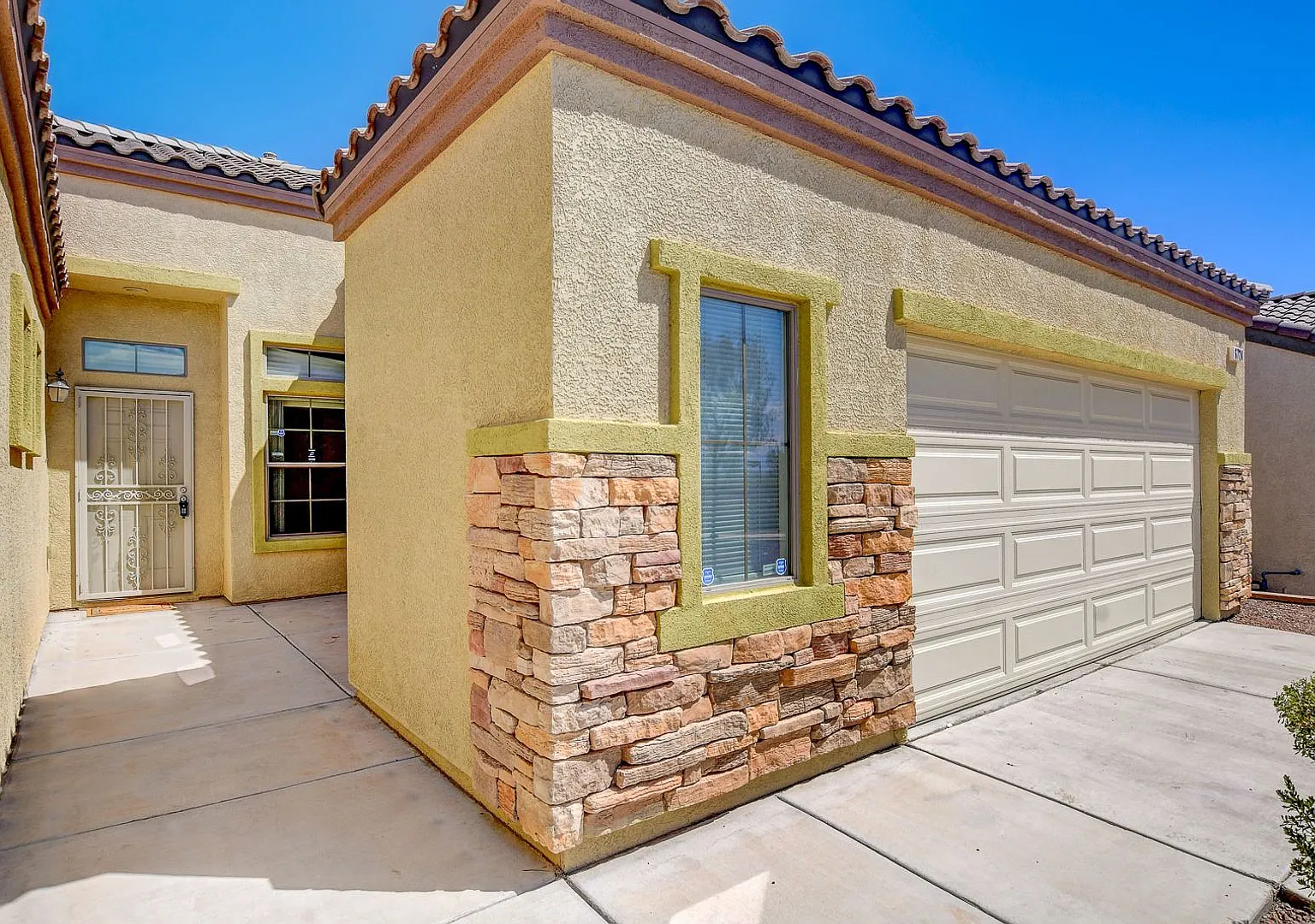 3 Bed, 2 Bath Home in Donna Deer Springs | North Las Vegas — Photo 4