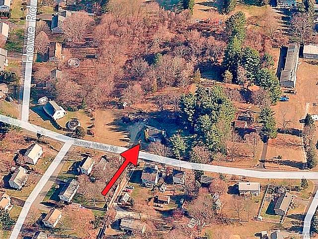 1st image of 4 Leeward Dr