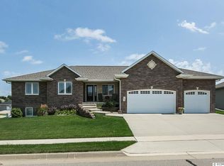 2278 Jill Dr, Asbury, IA 52002