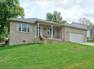 247 Maple Rd, Hurricane, WV 25526