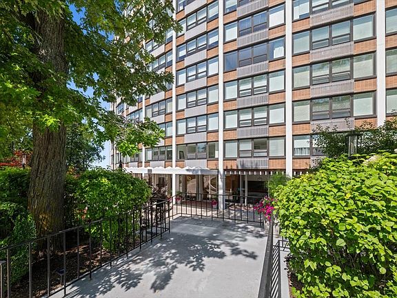 2nd image of 1630 Sheridan Rd Unit 5G
