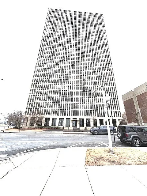 6700 S South Shore Dr APT 17C photo 1