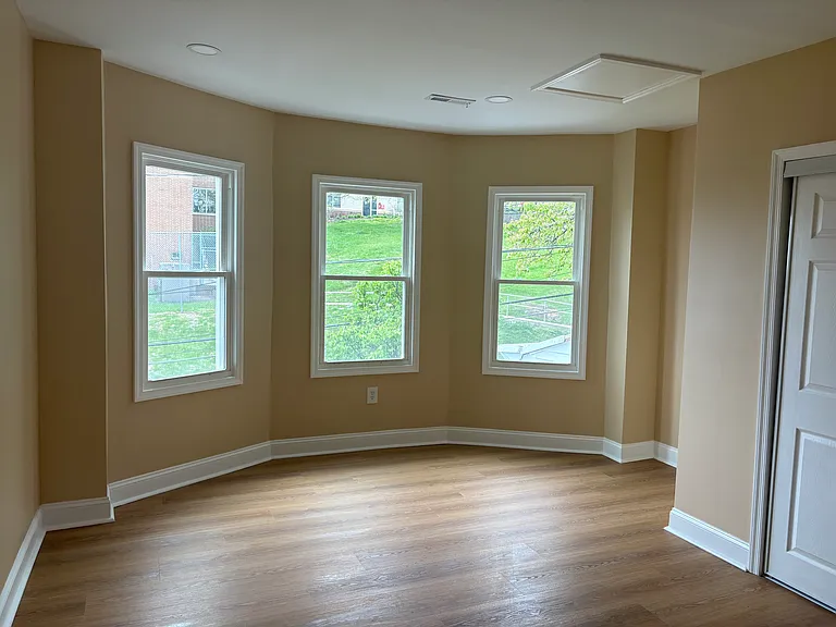 1307 Oak St — Photo 6