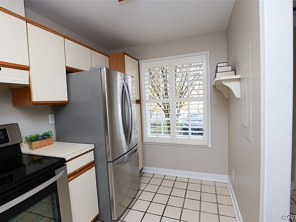 5th image of 6003 Hampstead Ave