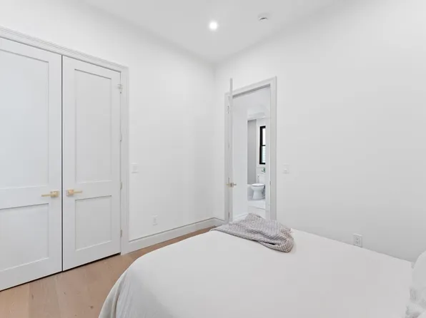 83 Liberty Place image 28 of 43