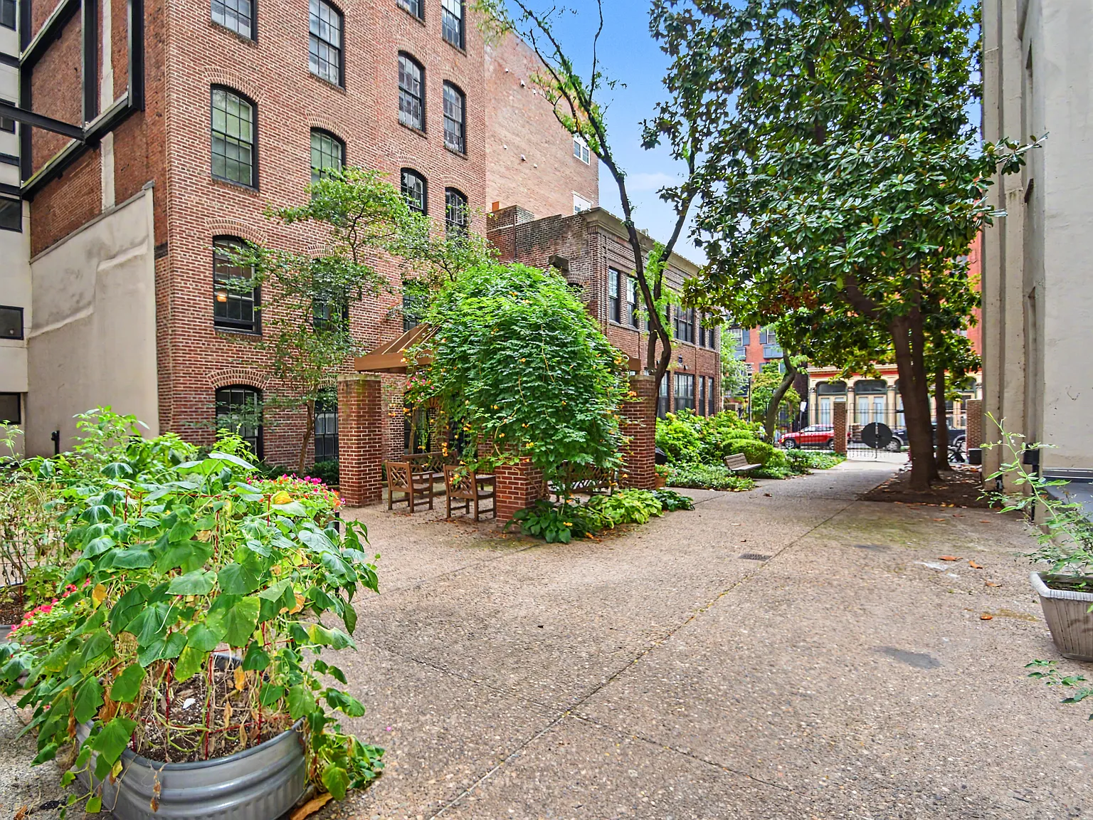 2 bed, 853 sqft, $3,150 — Photo 2