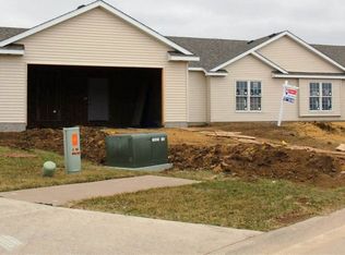 11 Madison Cir, Davenport, IA