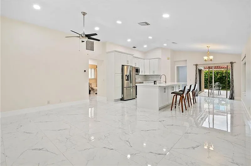 3 bed, 1499 sqft, $4,150 — Photo 2