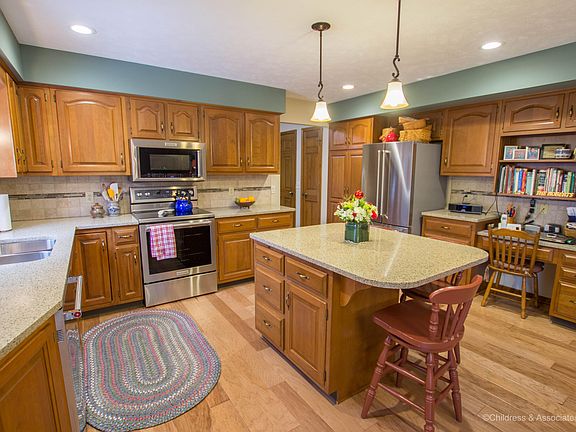 5th image of 2615 Pineview Dr NE