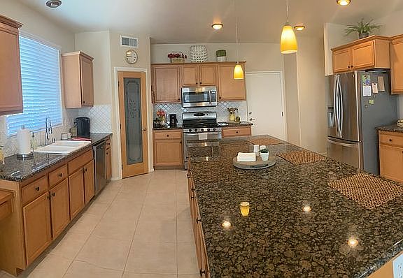 3rd image of 41097 Engelmann Oak St