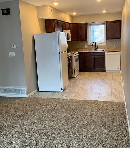 630 N 9th St #17 — Photo 13