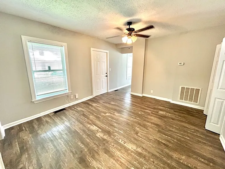 3512 Triana Blvd SW — Photo 10