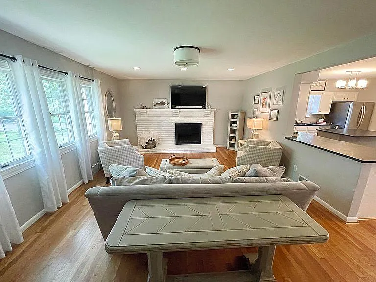 517 Greenlawn Dr — Photo 4