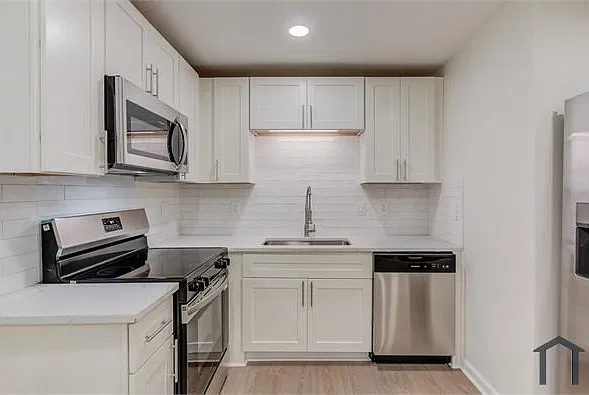 4 bed, 2489 sqft, $2,900 — Photo 2