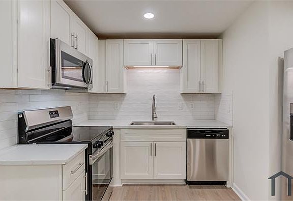 2nd image of 1381 Timbercrest Dr