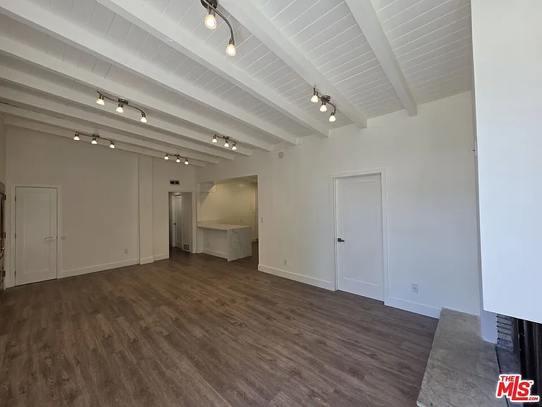 1635 S Beverly Glen Blvd #6 — Photo 33