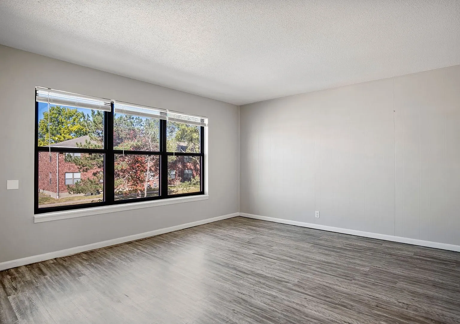 Hillside Apartments — Photo 2