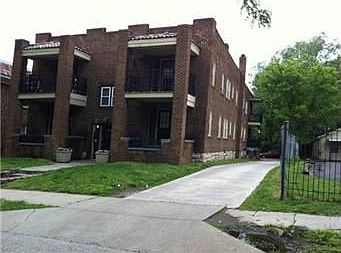 2nd image of 2733 Campbell St