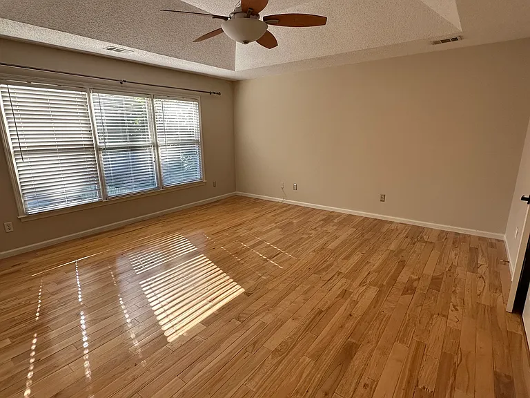 6415 Barwick Ln — Photo 11
