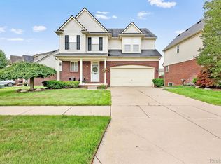 28285 Cottage Ln, New Hudson, MI
