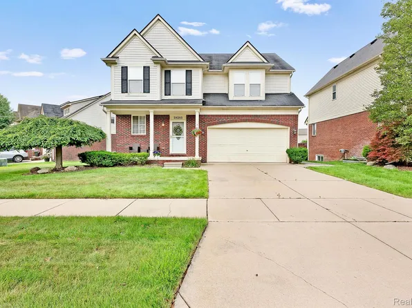 28285 Cottage Ln, New Hudson, MI 48165