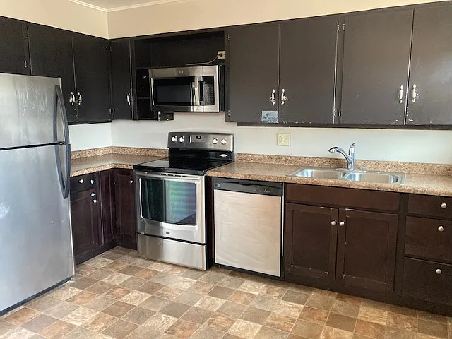 2912 H Avenue - Unit 6 — Photo 3