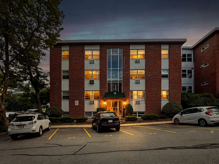 15 Commonwealth Ct #10 — Photo 1