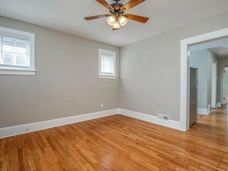 5644 Chippewa St — Photo 5