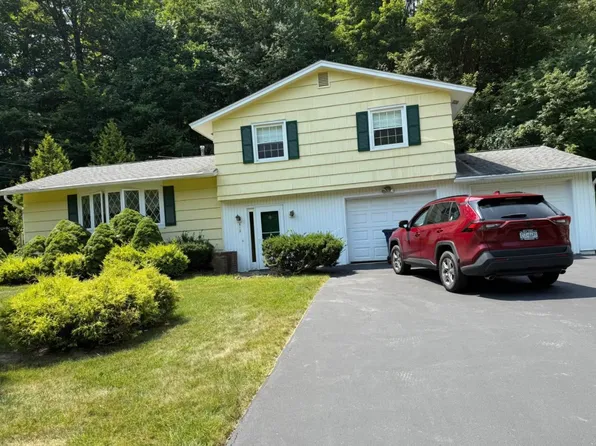 512 Oakridge Dr, Camillus, NY 13031