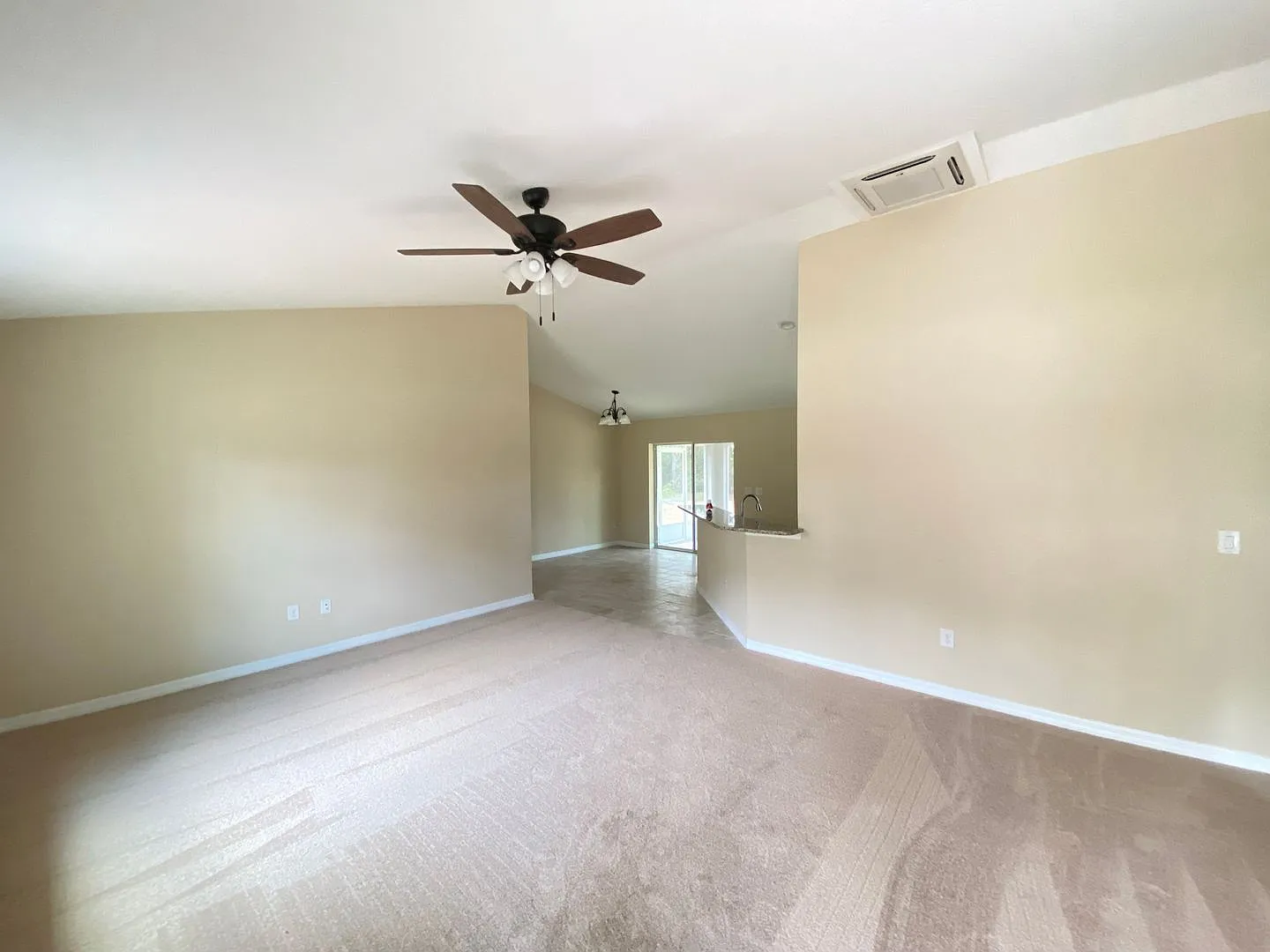 Desirable Sw Ocala Neighborhood 3/2/2 *Won't Last* — Photo 3