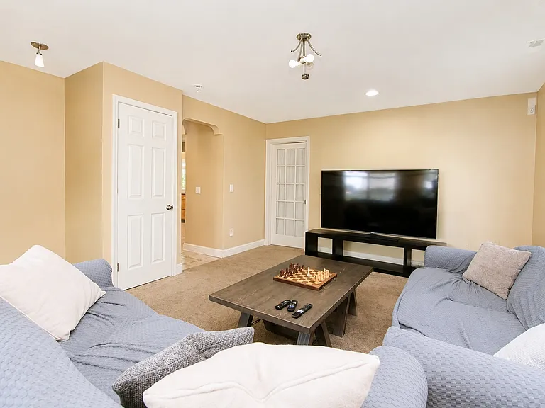 4156 Lamont Dr — Photo 20