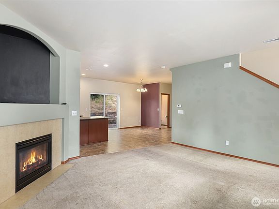 5th image of 1721 203rd Street Ct E