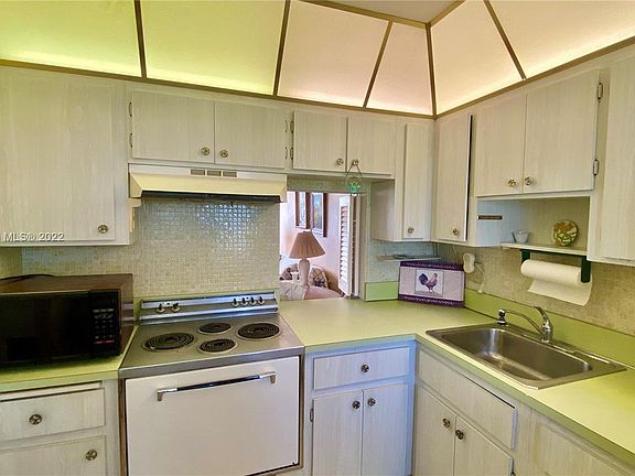 3rd image of 2309 Park Ln APT 211