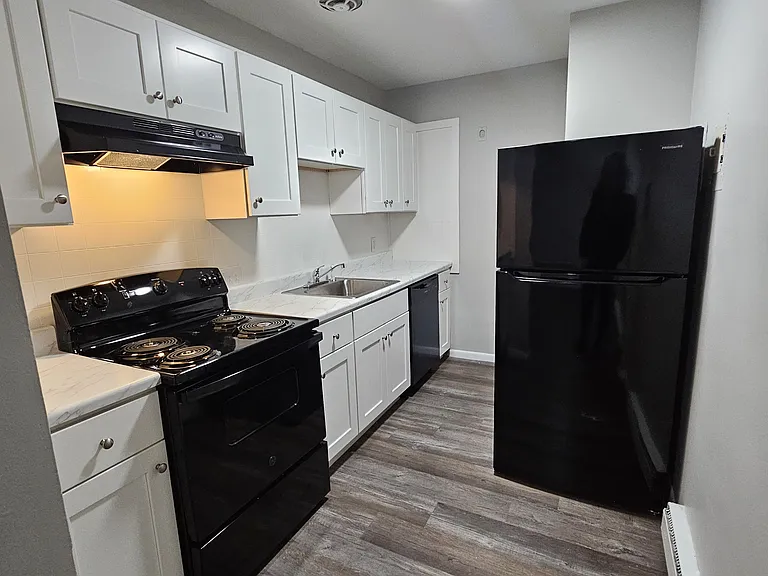 480 Norfolk St — Photo 3