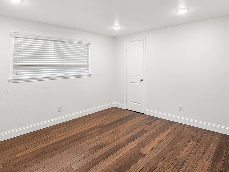 739 Snowden Dr — Photo 8
