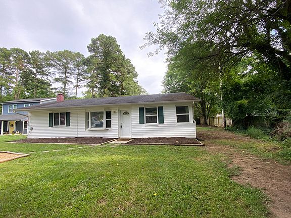 2nd image of 405 Lake Dr