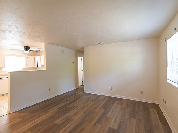 3rd image of 3721 Maria Cir