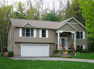 25 Pine Hill Rd, Easthampton, MA 01027