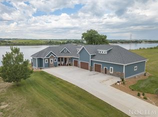 6200 Misty Waters Dr, Bismarck, ND 58503