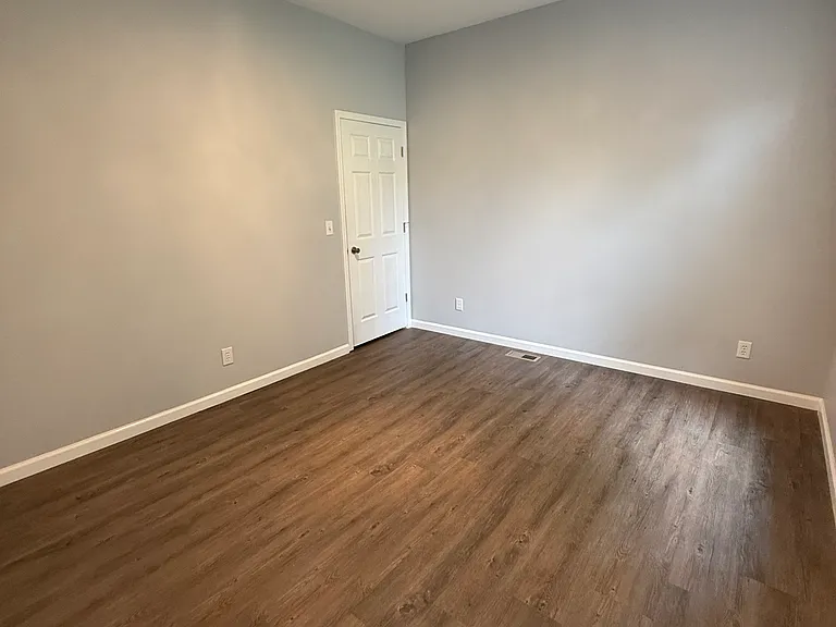 2105 Dewey Ave — Photo 6