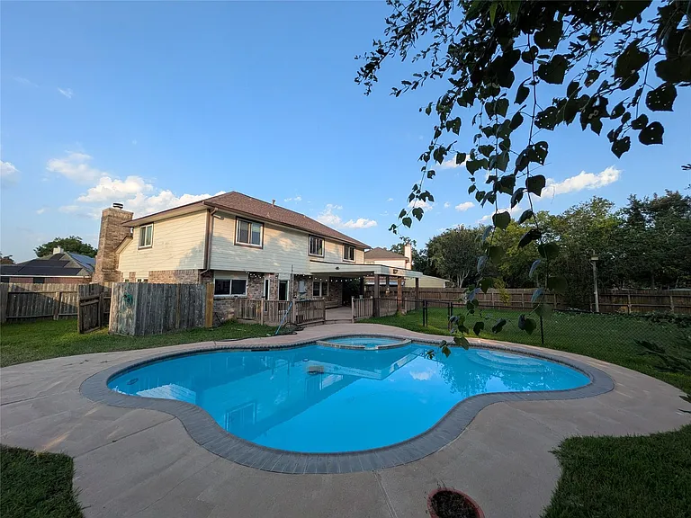 17054 Cairnlassie St — Photo 23