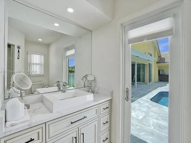 4 bed, 4.5 bath, $12,800 — Photo 4