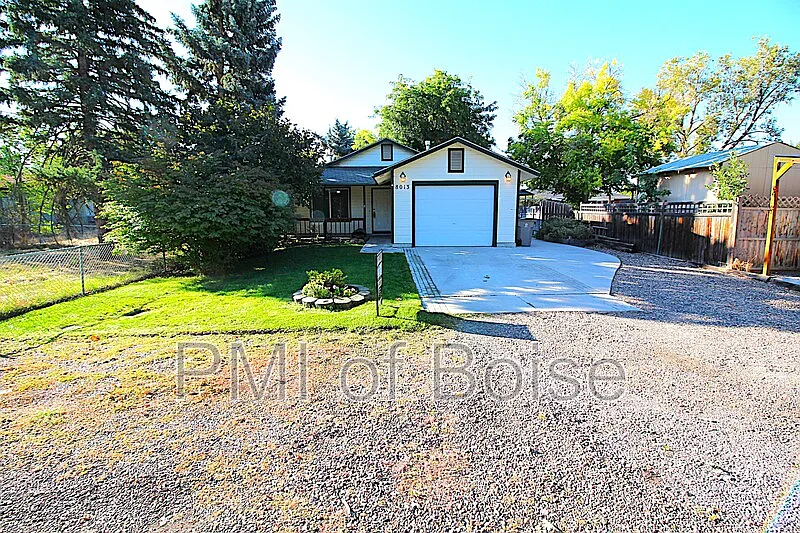 2 bed, 1.0 bath, 860 sqft, $1,475 — Photo 2