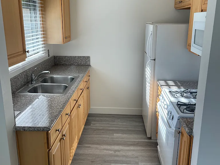 1031 Arcadia Ave — Photo 5