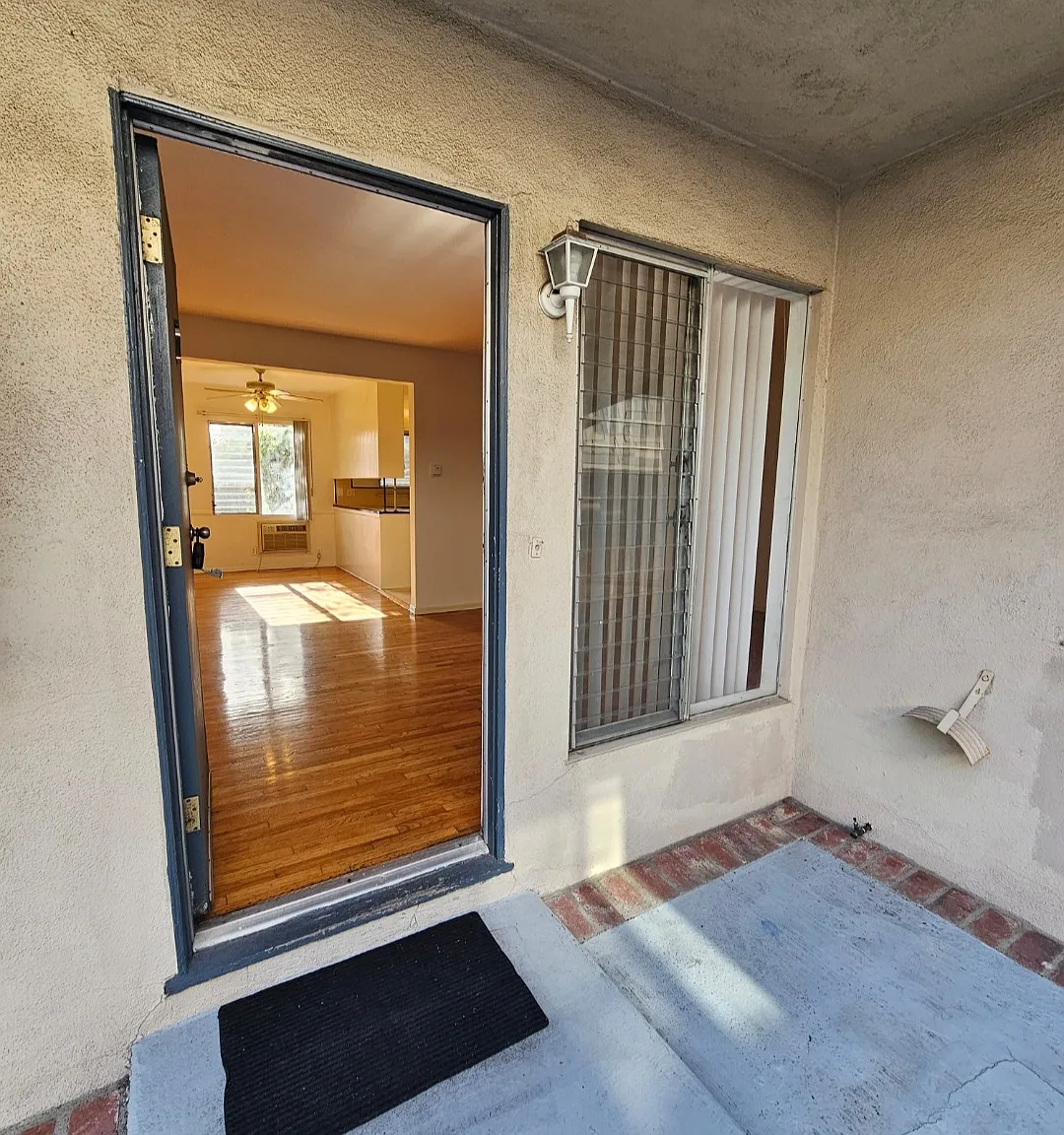 2 bed, 950 sqft, $2,150 — Photo 3