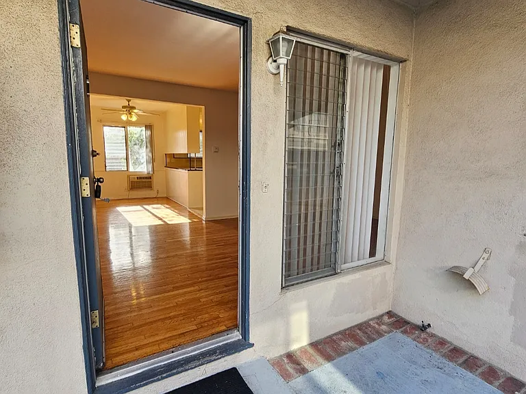 5332 Kester Ave — Photo 3