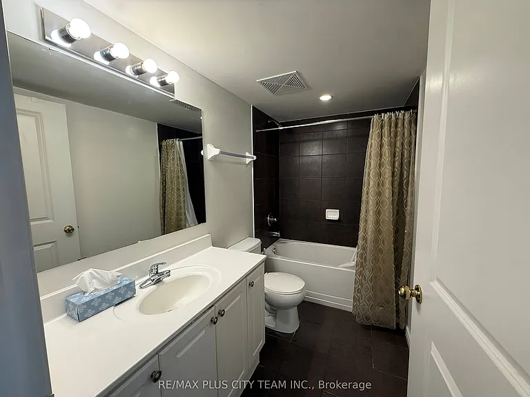 9 George St N #2114 — Photo 11