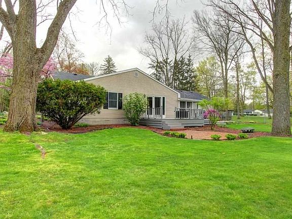 4th image of 2609 Woodland Dr
