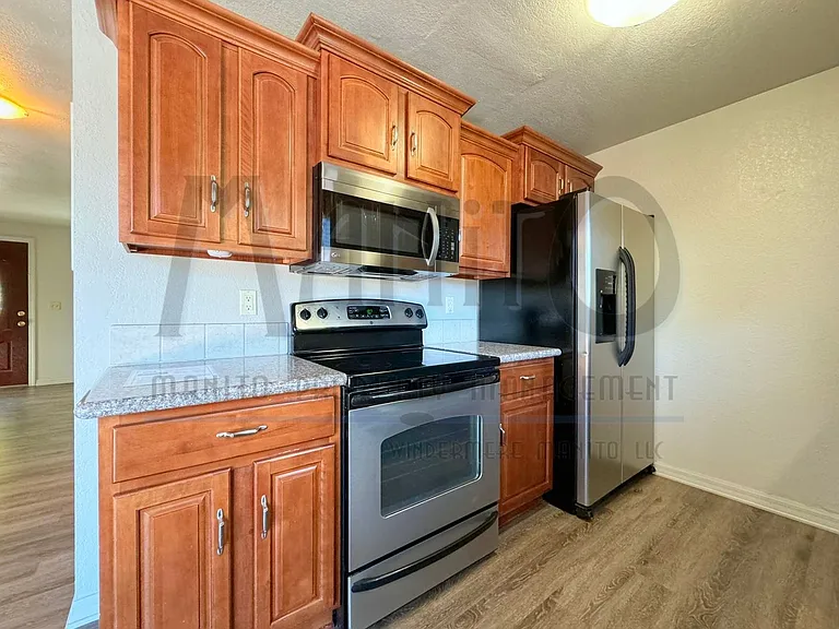 523 E 11th Ave — Photo 8