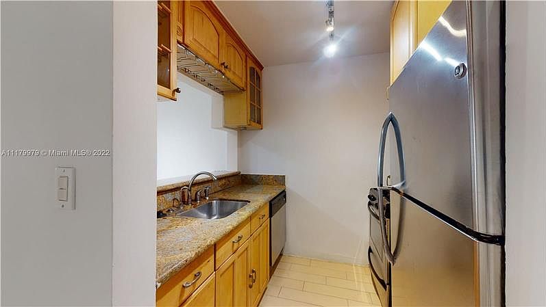 1st image of 505 NE 30th St APT 504